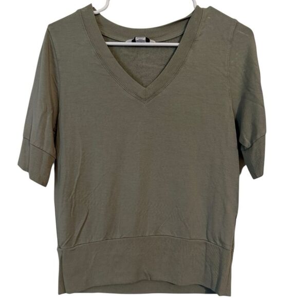 🌹 ATHLETA V NECK SAGE TOP - Picture 1 of 3